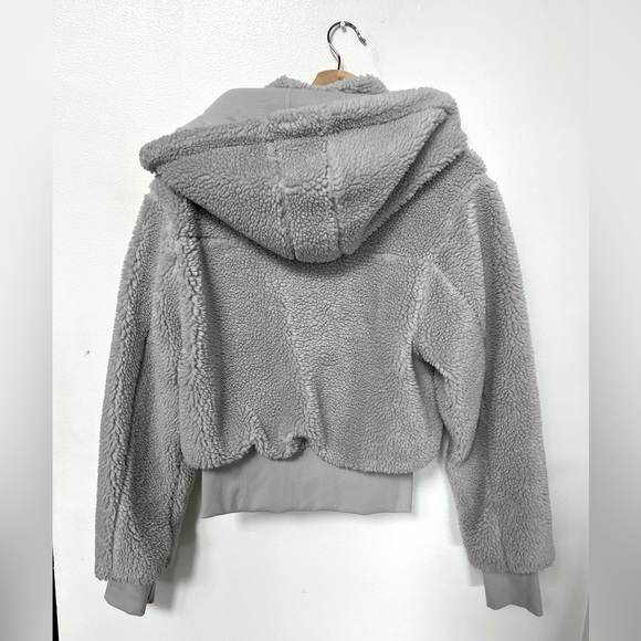 Alo foxy Sherpa in “dove grey” - Picture 2 of 5